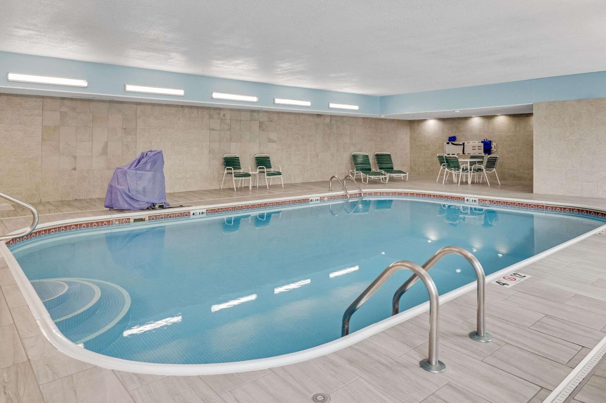Country Inn & Suites By Radisson, Grand Rapids Airport, Mi Каскейд Экстерьер фото