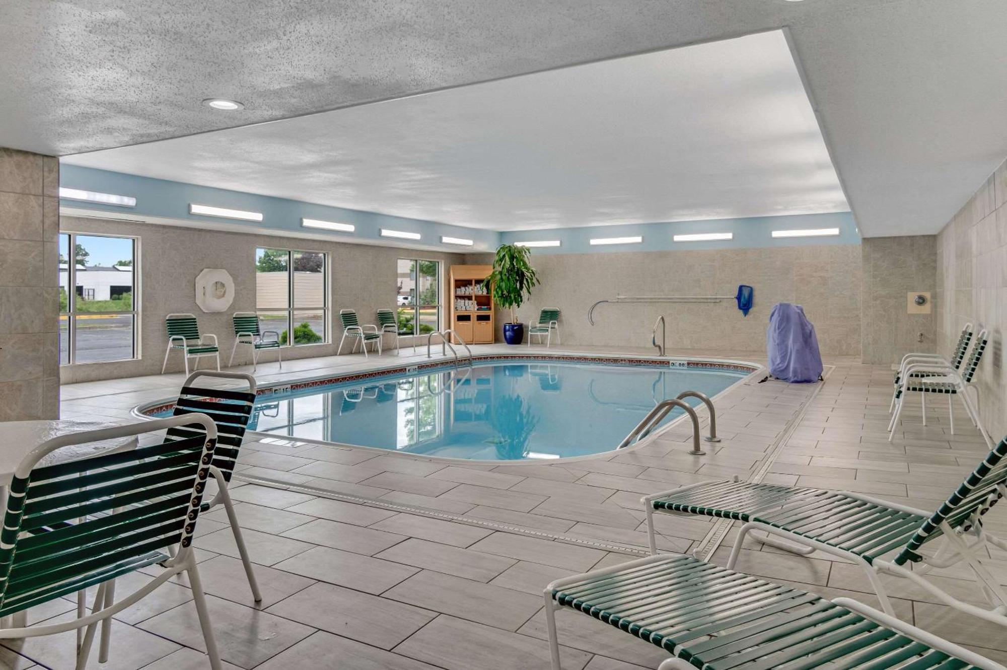Country Inn & Suites By Radisson, Grand Rapids Airport, Mi Каскейд Экстерьер фото